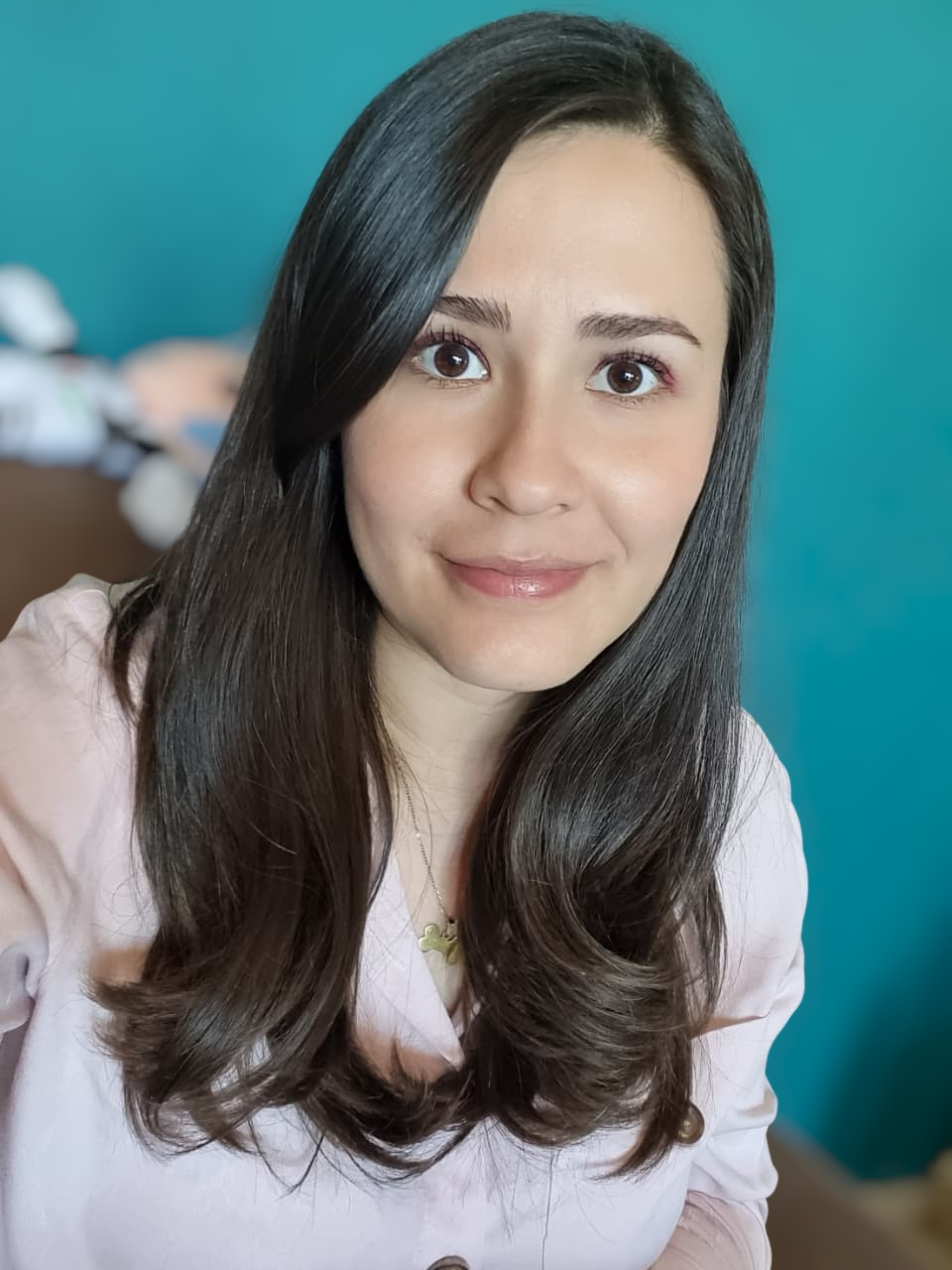 Angie Vela en consulta